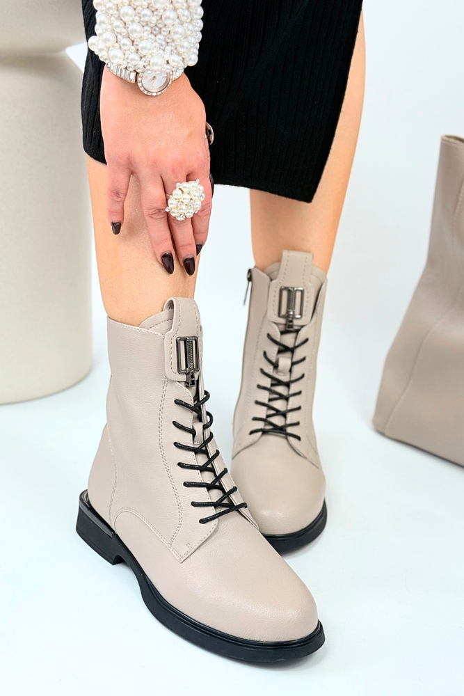 Темно-бежеві ажурні ботильйони із замшевої екошкіри