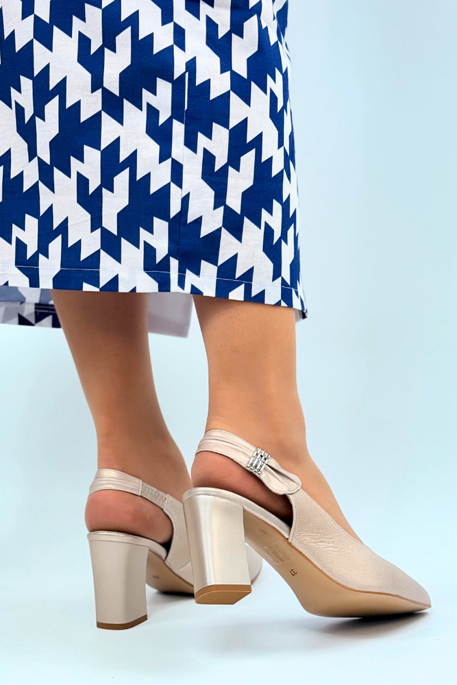 Польські бежеві шкіряні човники з декоративним каблуком