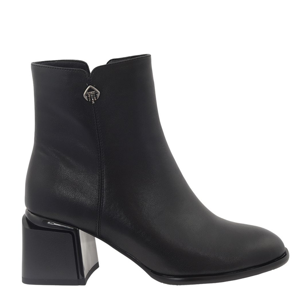 Чорні шкіряні ботильйони Artiker