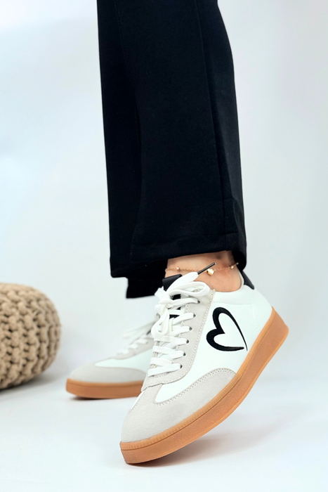 Sneakersy z ekoskóry biało szare z sercem Marco Tozzi