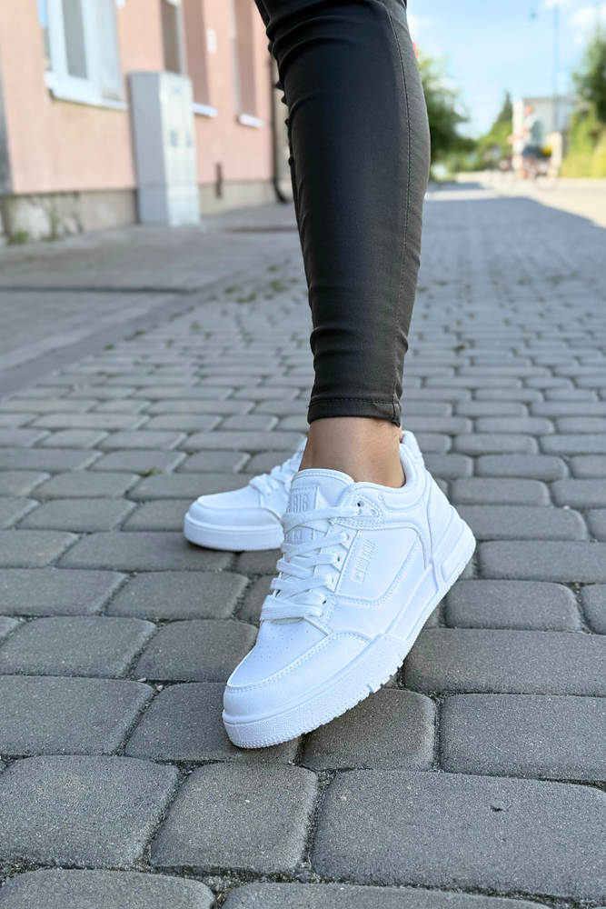 Damskie białe sneakersy Big Star z ekoskóry na płaskiej podeszwie