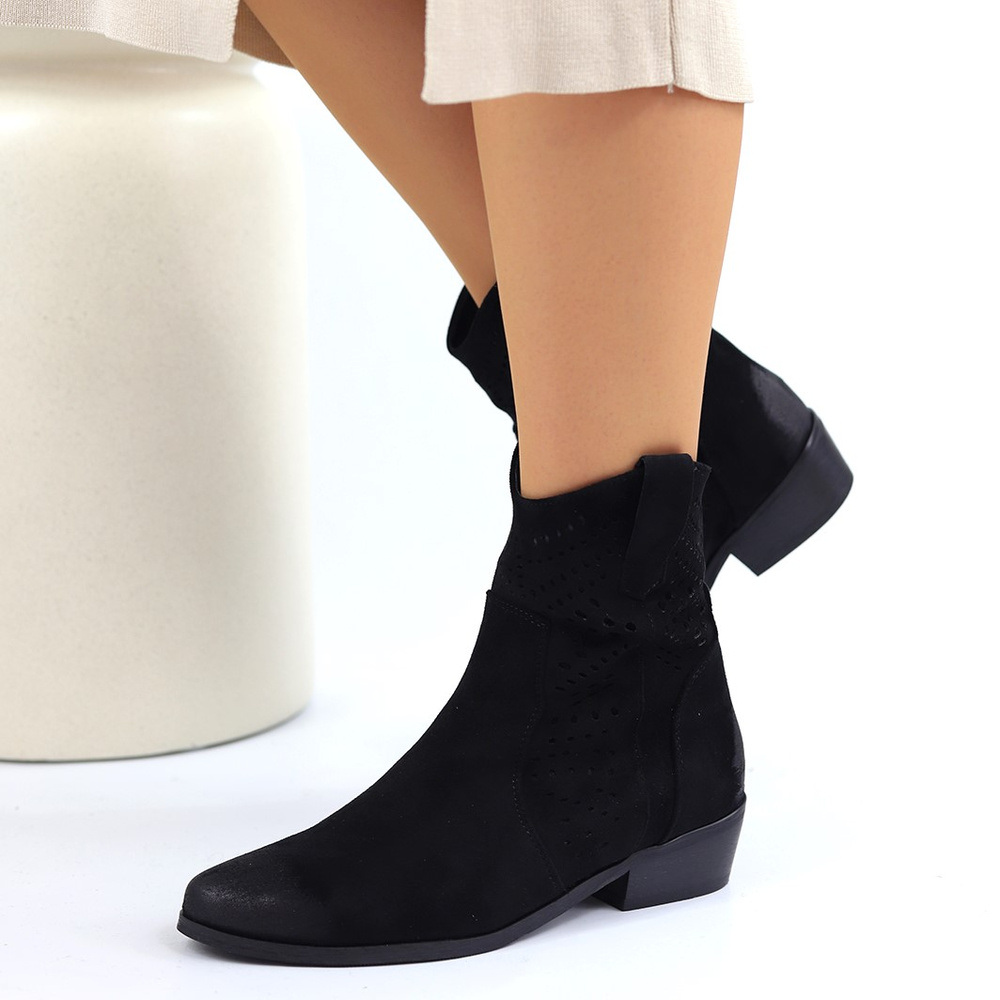 Замшеві утеплені ковбойські чоботи на чорних шпильках