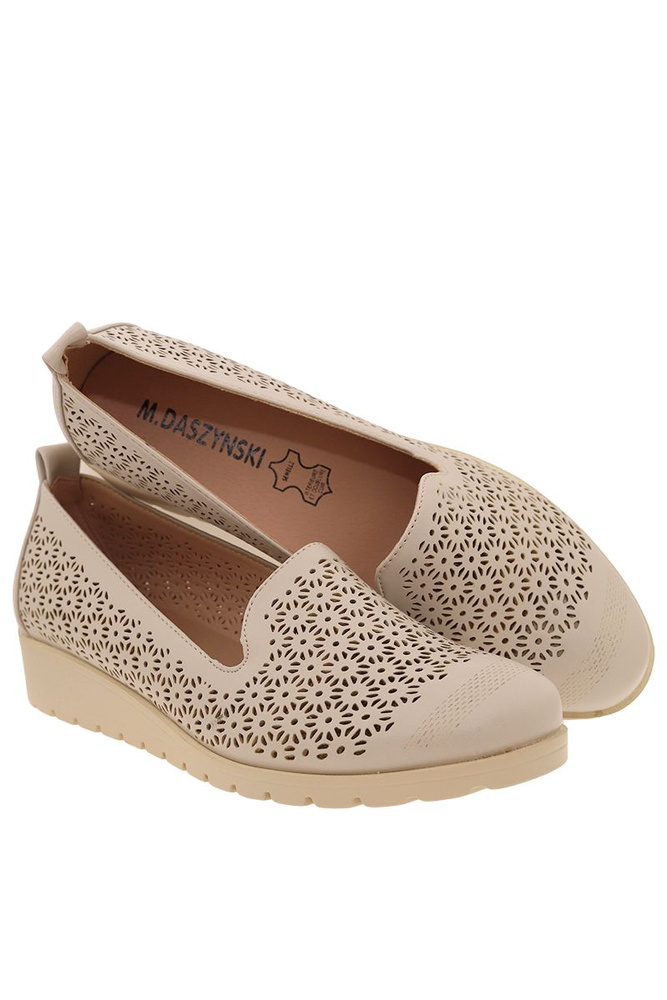 Półbuty damskie ażurowe wsuwane na niskim koturnie beżowe