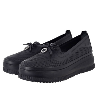 Skórzane półbuty w kolorze czarnym na koturnie Ravini