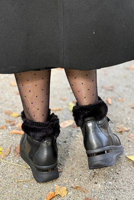 Botki skórzane czarne na koturnie sznurowane z zamkiem