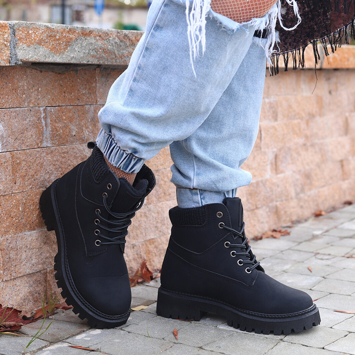 Жіночі чорні ботильйони Cross Jeans