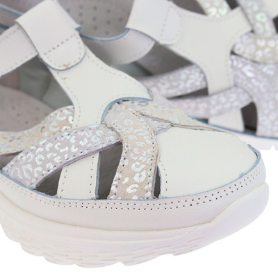 Białe skórzane półbuty na rzep Artiker