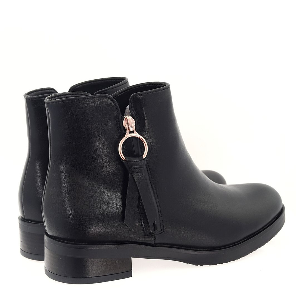 Черевики на плоскій підошві Evento чорного кольору