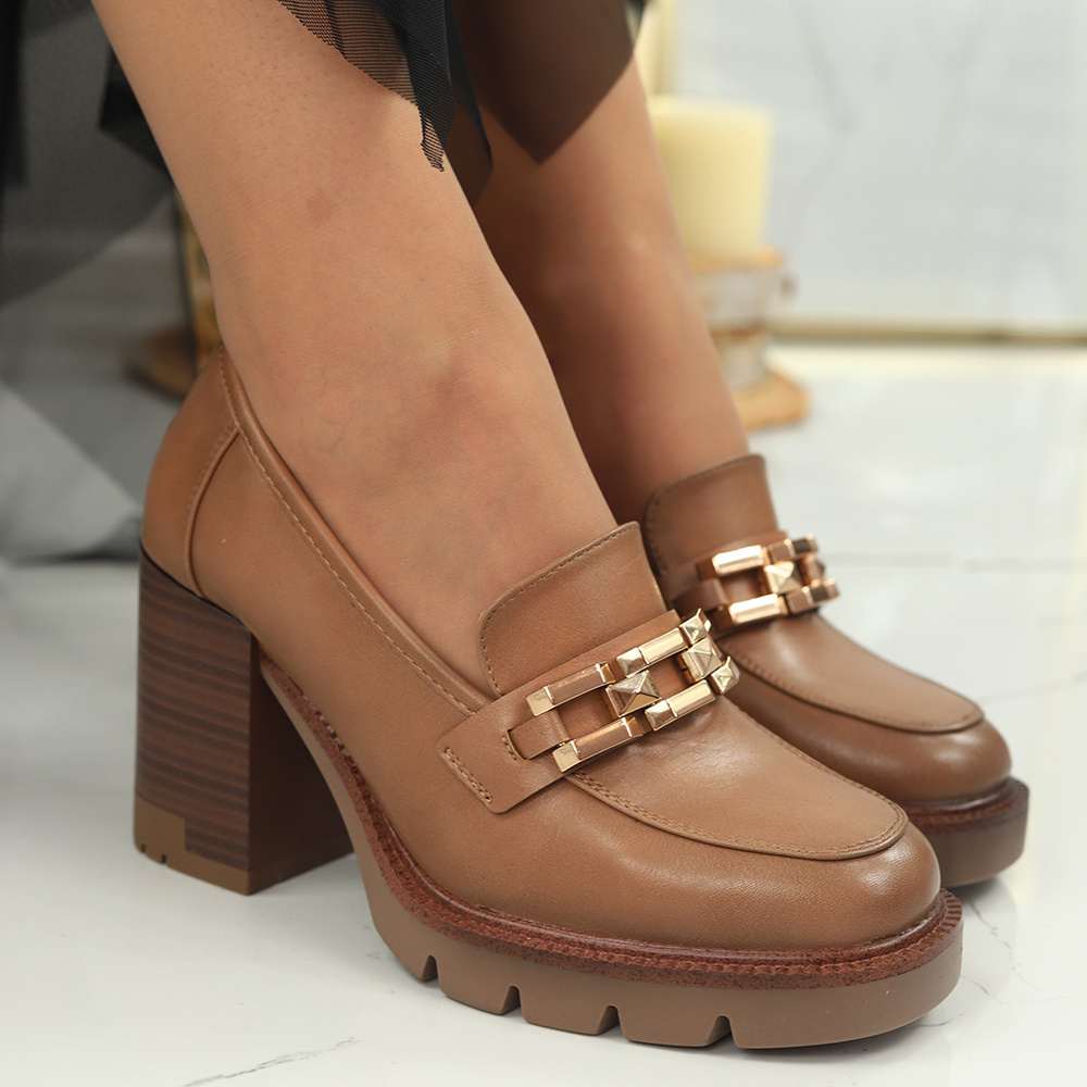 Półbuty beżowe na słupku z klamerką Potocki