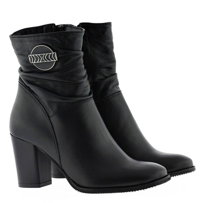 Чорні жіночі шкіряні ботильйони на блискавці