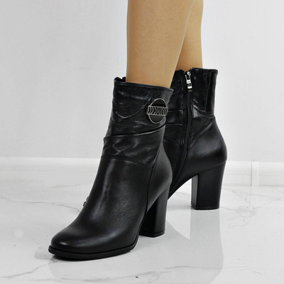 Чорні жіночі шкіряні ботильйони на блискавці