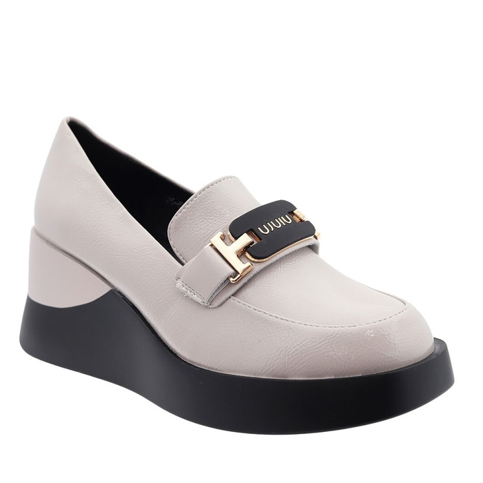 Сірі лаковані туфлі на танкетці