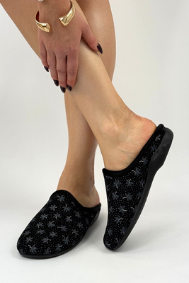 Kapcie damskie czarne welurowe na wrażliwe stopy z płaską podeszwą