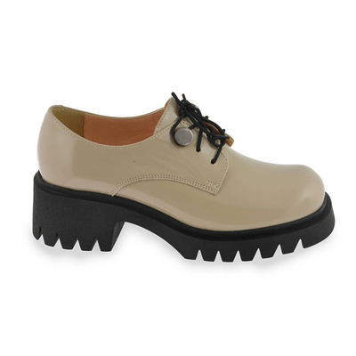 Półbuty Arka 6327 beżowe lakierowane