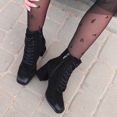 Botki zamszowe sznurowane czarne na klocku Potocki