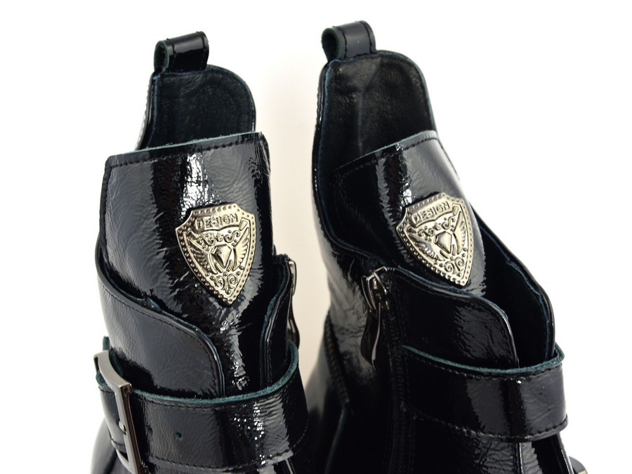 Чорні лаковані черевики LEMAR 60310