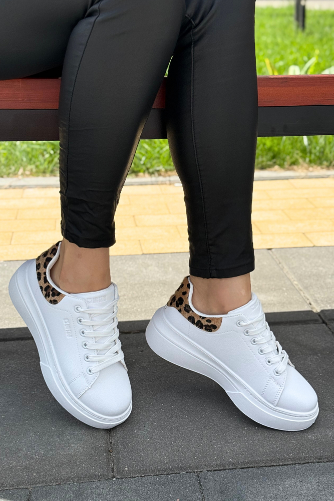 Białe sneakersy z motywem panterki na grubej platformie z ekoskóry Big Star