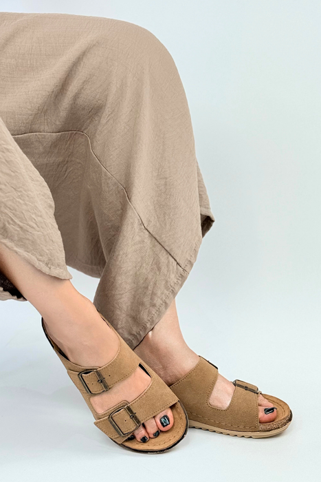 Бежеві шльопанці на платформі Inblu