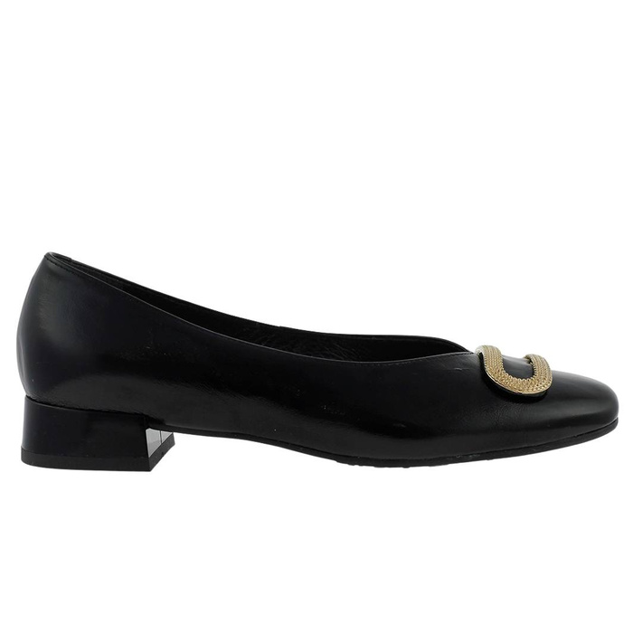 Елегантні чорні шкіряні туфлі від Arka