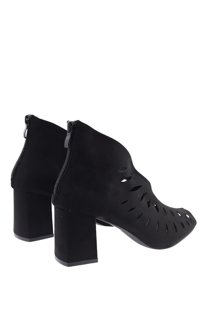 Чорні замшеві ажурні ботильйони з вирізаним носком