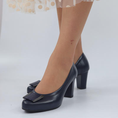 Темно-сині шкіряні човники на галантному каблуці