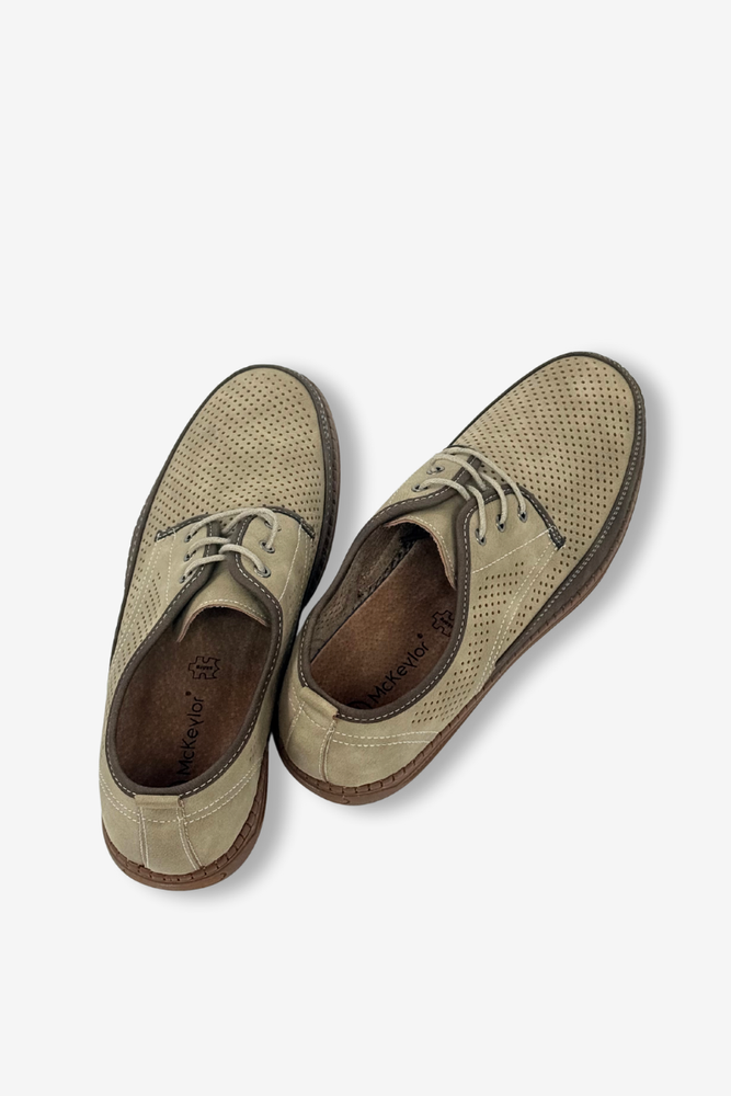 Beżowe półbuty męskie sznurowane płaskie