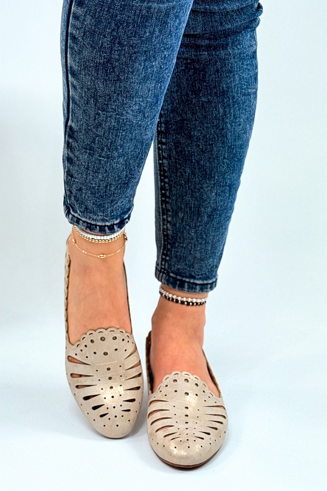 Ażurowe półbuty złote na obcasie wsuwane