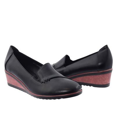 Чорні жіночі туфлі на танкетці Potocki 