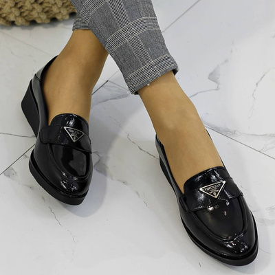 Lakierowane półbuty damskie na koturnie Vinceza