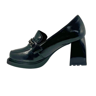 Czarne skórzane lakierowane mokasyny na słupku Vinceza