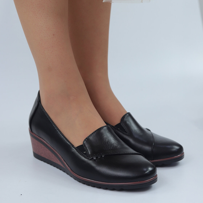 Półbuty damskie czarne na koturnie Potocki