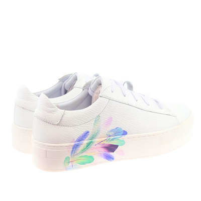 Білі шкіряні туфлі з мотивом пір'я від Nicoll