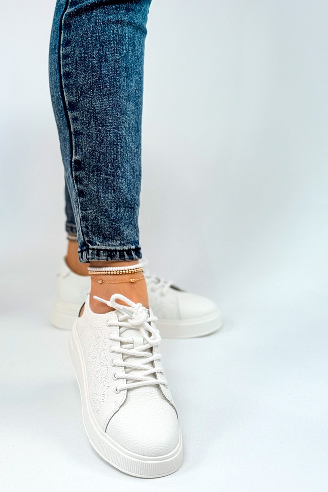 Białe półbuty damskie skórzane ażurowe