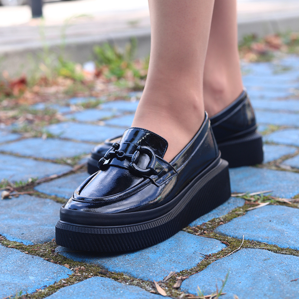 Sneakersy damskie lakierowane czarne Ravini