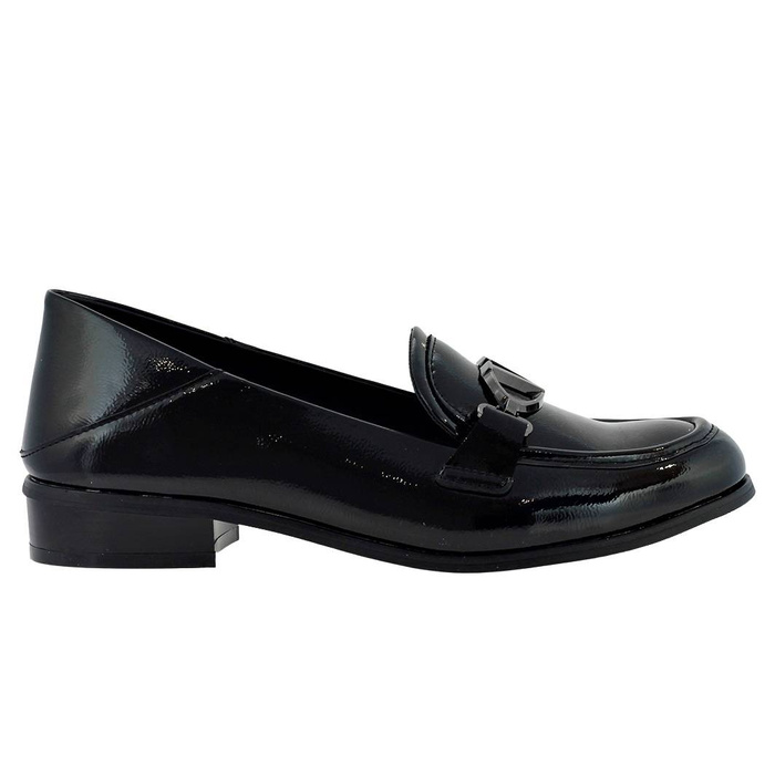 Чорні елегантні туфлі на низькому каблуці Vinceza