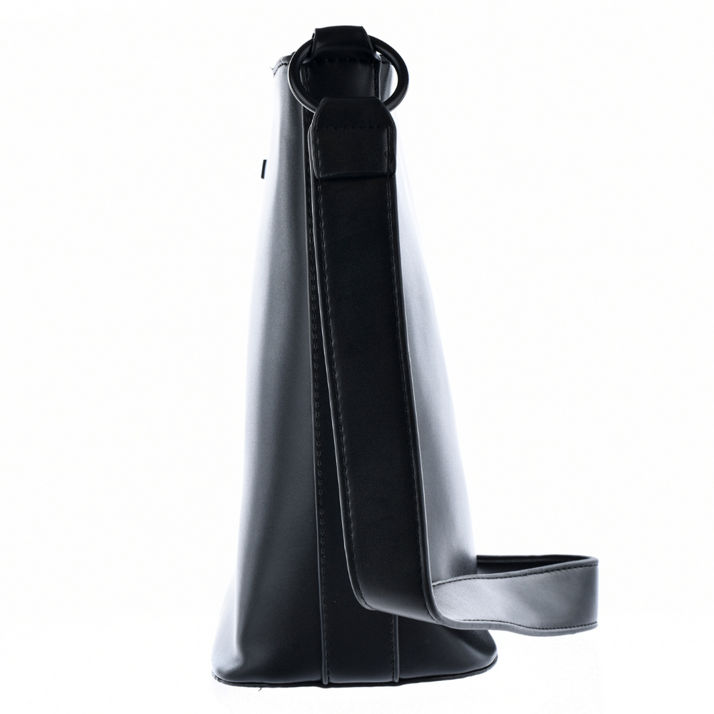 Чорна сумка-почтальон з косметичкою на довгому ремінці Big Star 