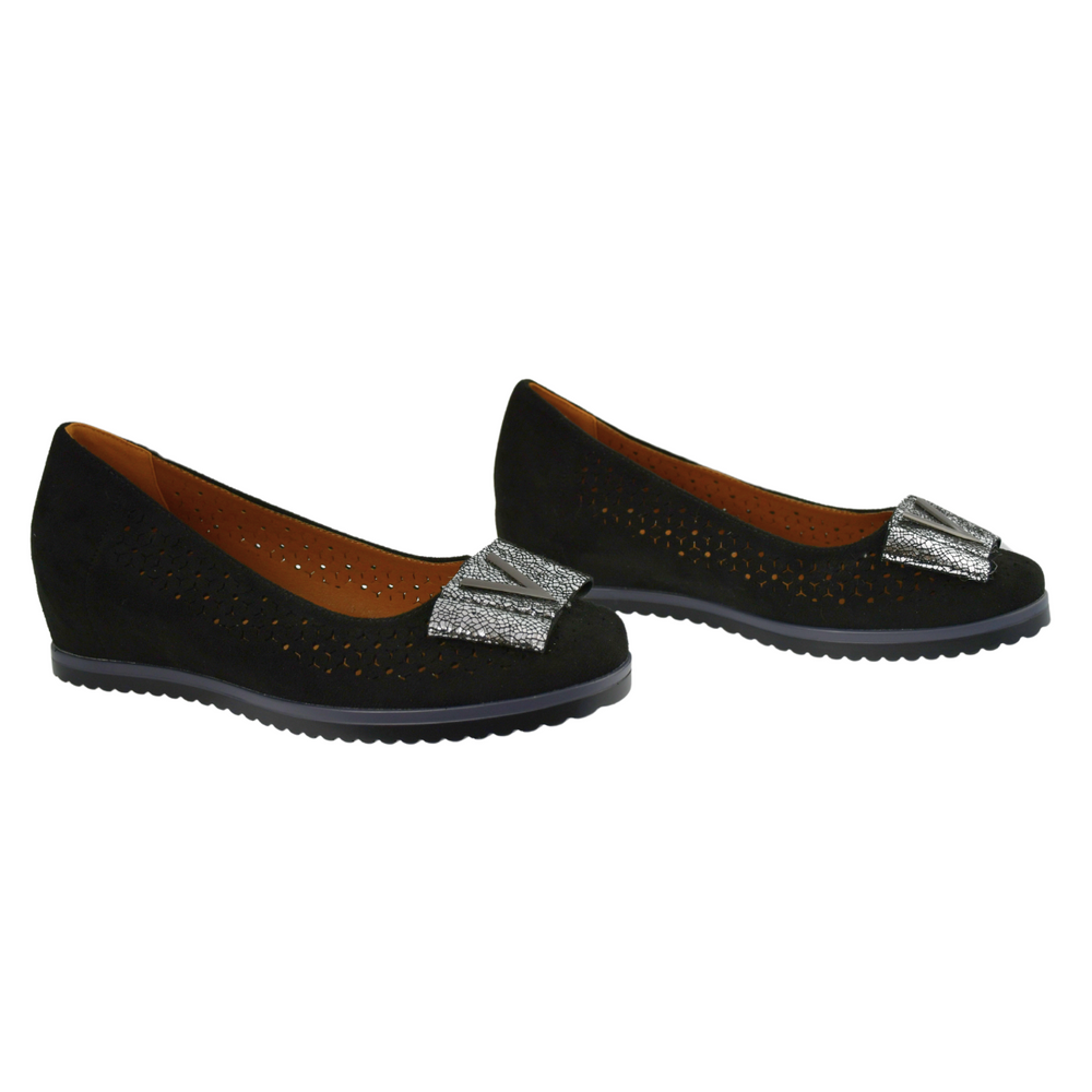 Czarne czółenka ażurowe na koturnie M. Daszyński