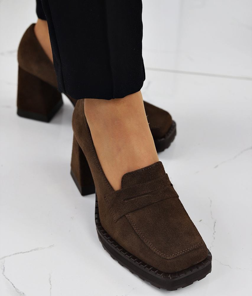 Жіночі коричневі шкіряні туфлі на вишуканих високих підборах