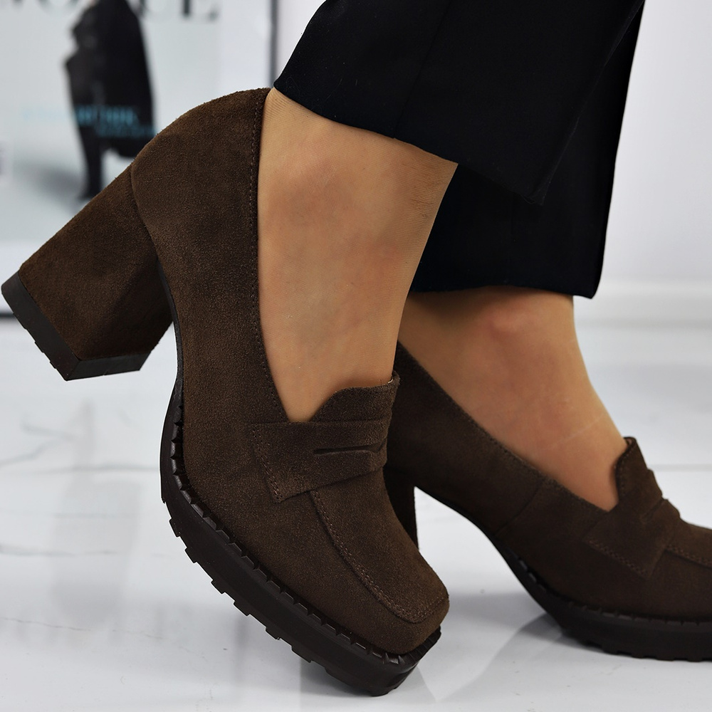 Жіночі коричневі шкіряні туфлі на вишуканих високих підборах