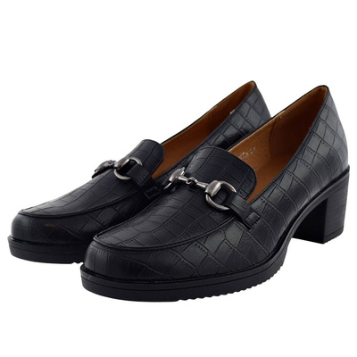 Чорні туфлі на високих підборах з тваринним візерунком від Vinceza