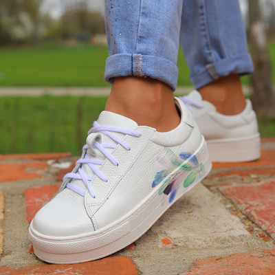 Білі шкіряні туфлі з мотивом пір'я від Nicoll