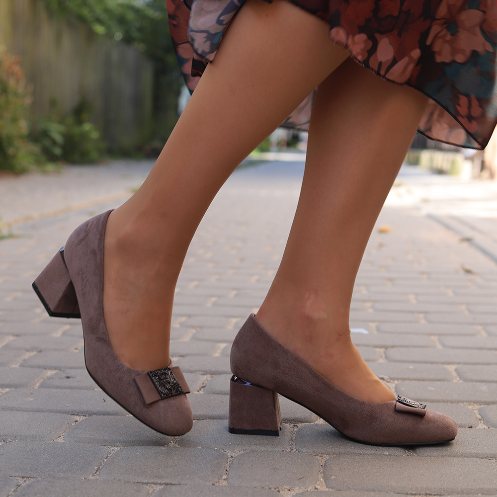 Замшеві туфлі на темно-коричневій платформі від T. Sokolski