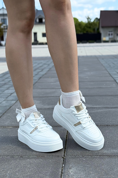 Modne sneakersy z ekoskóry białe na masywnej platformie Big Star