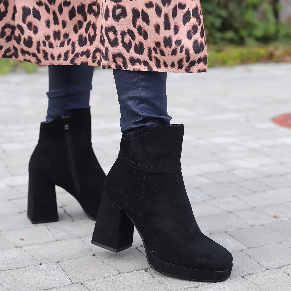 Чорні замшеві ботильйони M. Daszyński