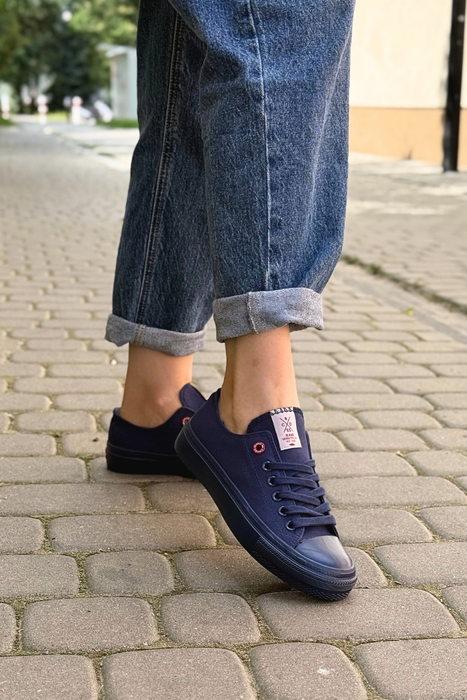 Модні низькі чорні кросівки Cross Jeans на шнурівці