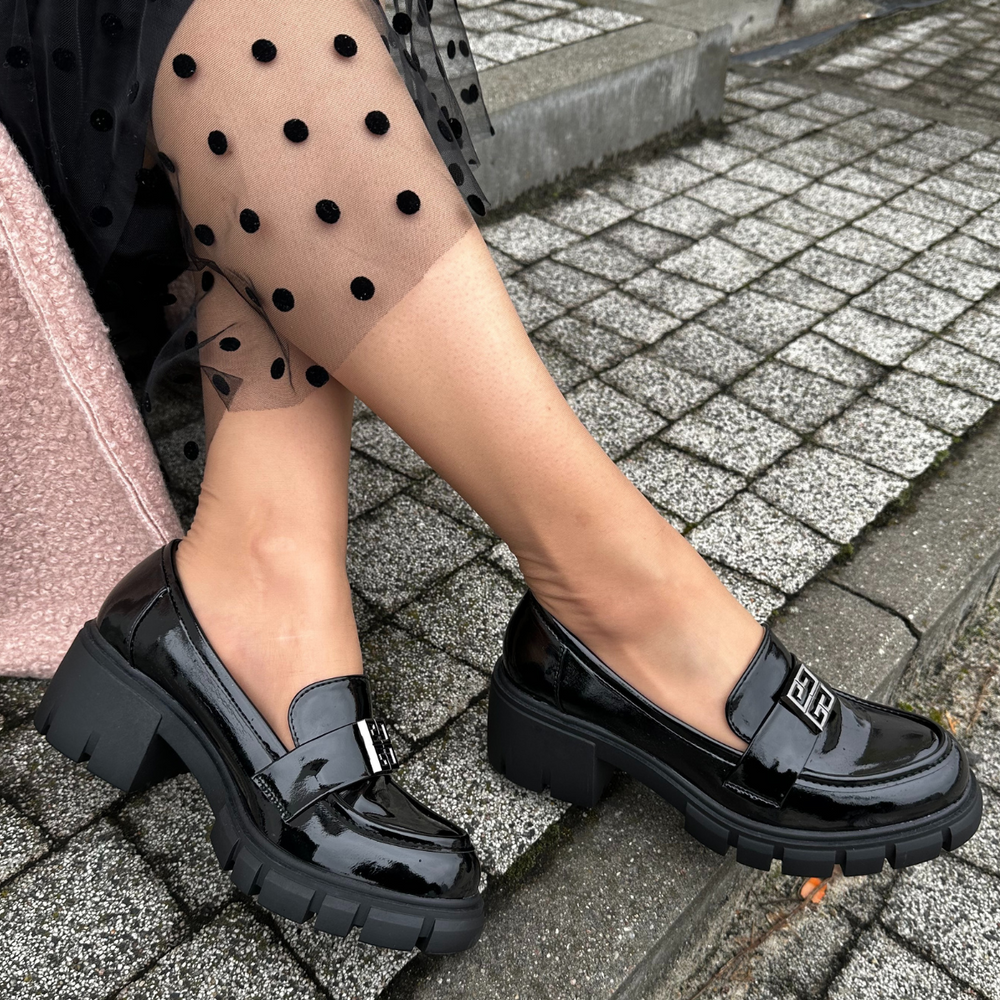 Чорні лаковані лофери з металевим декором M. Daszyński