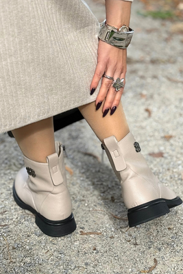 Темно-бежеві ажурні ботильйони із замшевої екошкіри