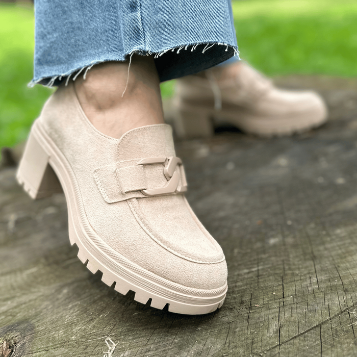 Жіночі бежеві замшеві туфлі на товстому каблуці від Vinceza