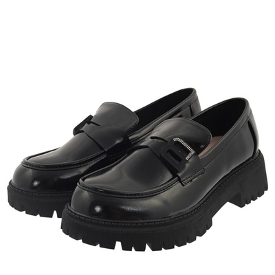 Чорні лаковані туфлі на платформі T. Sokolski