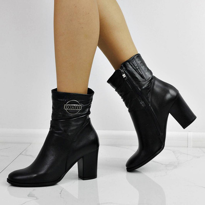 Чорні жіночі шкіряні ботильйони на блискавці